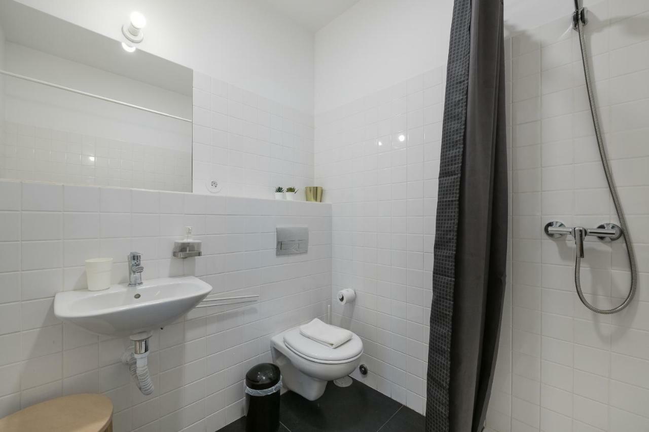 Baixa24 •P2R• Bright Apt In Vibrant Downtown Porto Luaran gambar
