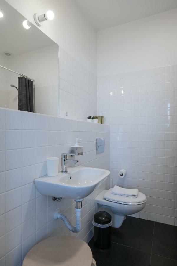 Baixa24 •P2R• Bright Apt In Vibrant Downtown Porto Luaran gambar